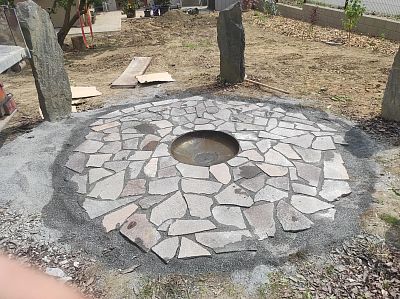 Pokládka dlažby a zámkové dlažby