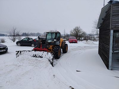 Úklid sněhu a posyp chodníků a silnic